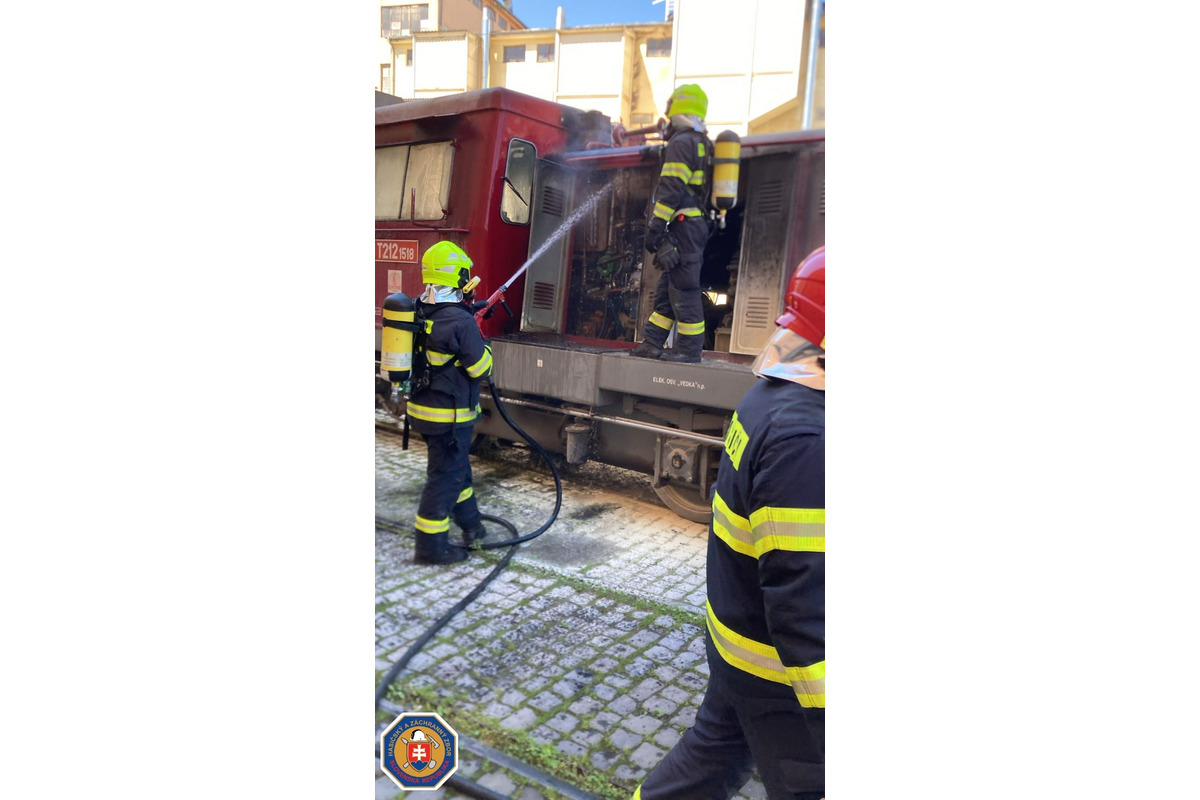 FOTO: V Trnave horela lokomotíva, foto 2