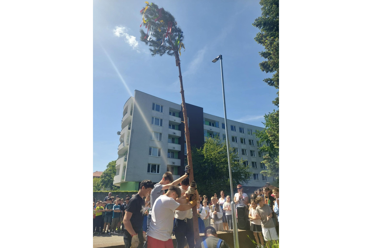 FOTO: Takto vyzerala atmosféra počas stavania májov v Trnavskom kraji, foto 4