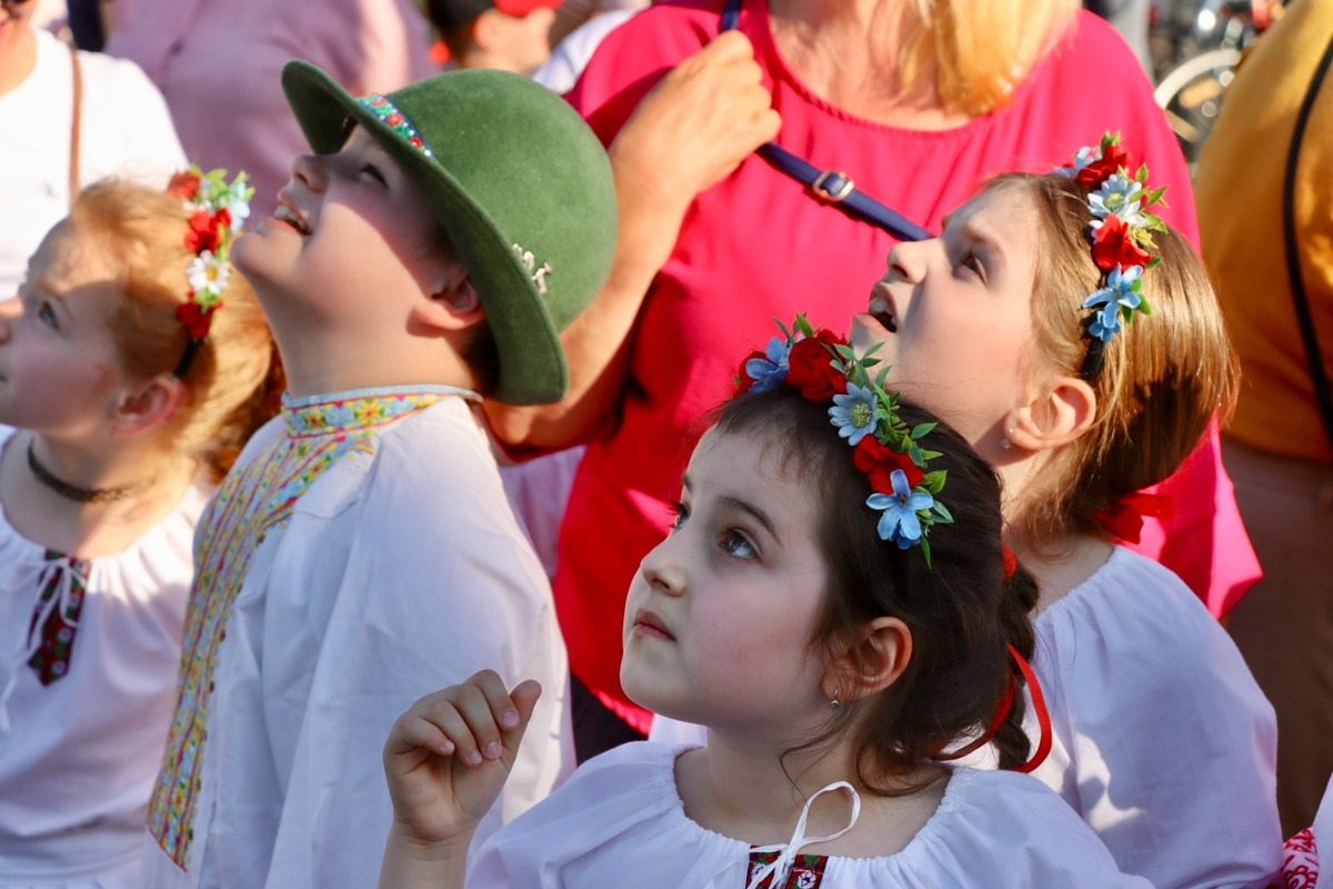 FOTO: Takto vyzerala atmosféra počas stavania májov v Trnavskom kraji, foto 12
