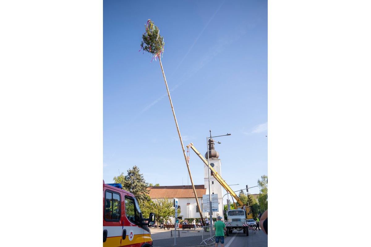 FOTO: Takto vyzerala atmosféra počas stavania májov v Trnavskom kraji, foto 13