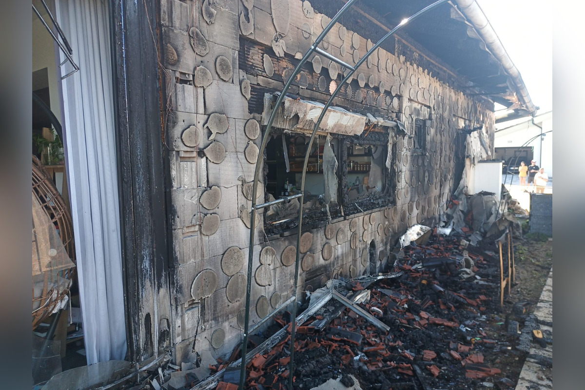 FOTO: V Holíči došlo k rozsiahlemu požiaru rodinného domu, foto 3