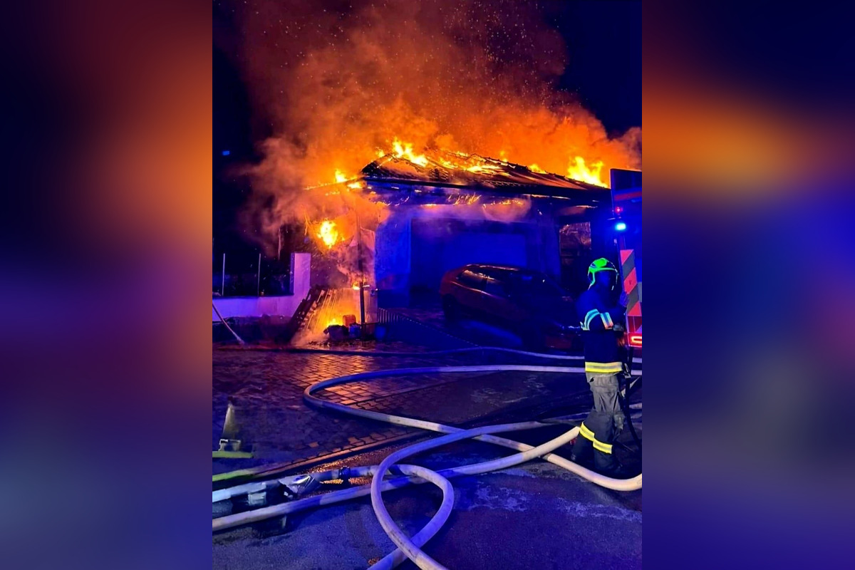 FOTO: V Holíči došlo k rozsiahlemu požiaru rodinného domu, foto 4