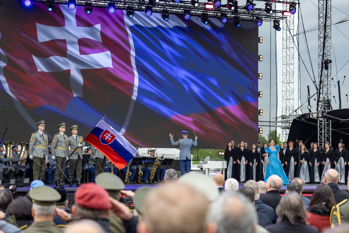 FOTO: Oslavy 80. výročia víťazstva nad fašizmom v Piešťanoch, foto 7