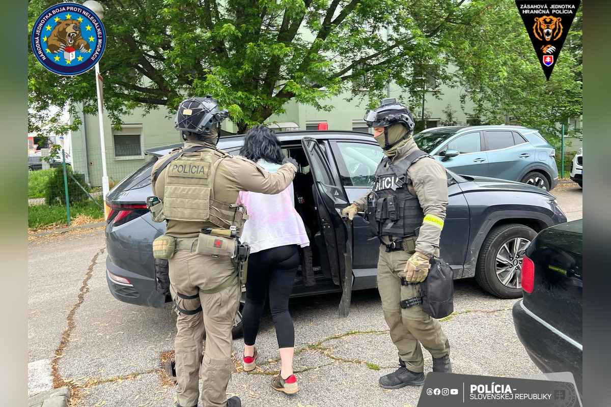 FOTO: Polícia zadržala dvojicu, ktorá nútila mladistvé k sexuálnym službám, foto 5
