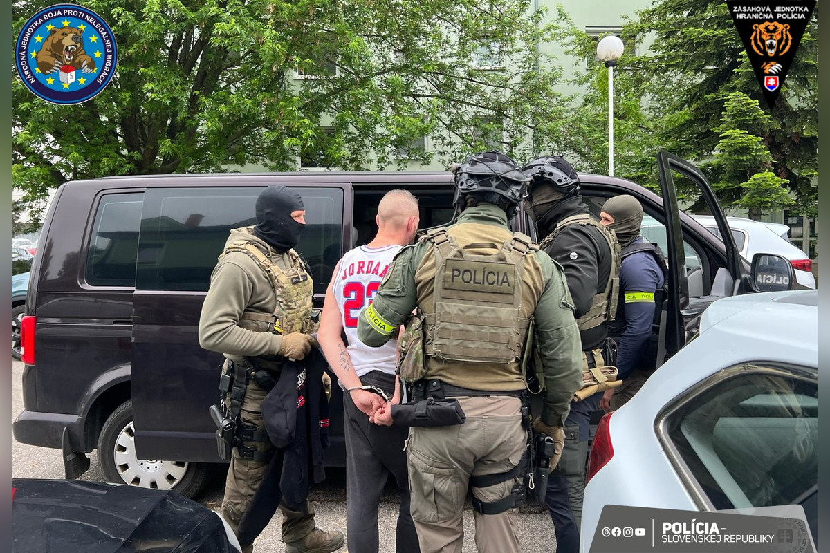 FOTO: Polícia zadržala dvojicu, ktorá nútila mladistvé k sexuálnym službám, foto 6