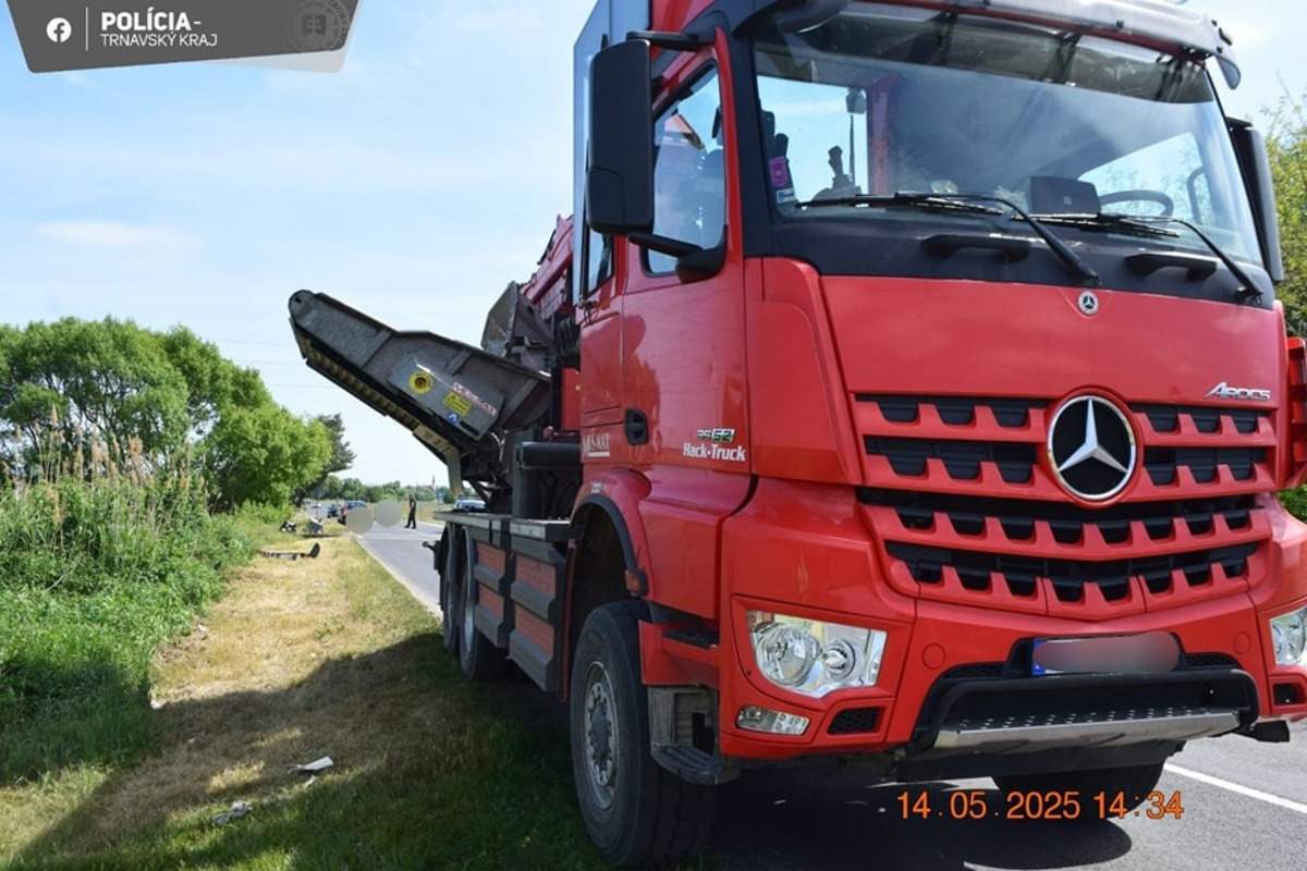 FOTO: Nákladiak vrazil do závor na železničnom priecestí pri Borskom Mikuláši, teraz je nechránené , foto 2