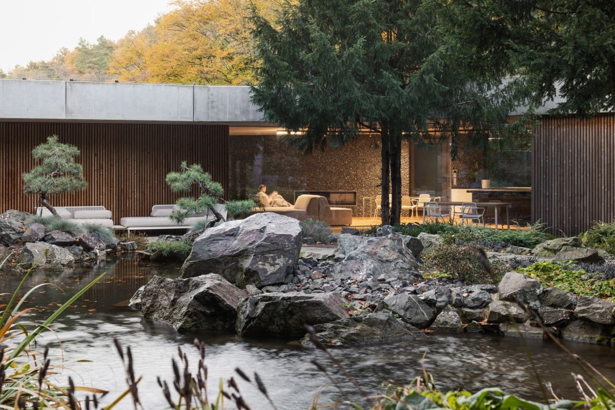 FOTO: Pri Piešťanoch sa nachádza dom priamo uprostred lesa, foto 5