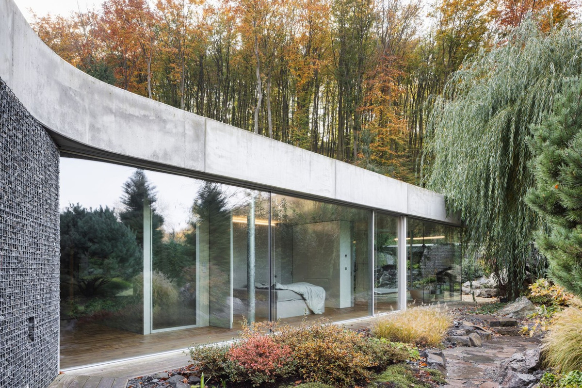 FOTO: Pri Piešťanoch sa nachádza dom priamo uprostred lesa, foto 6