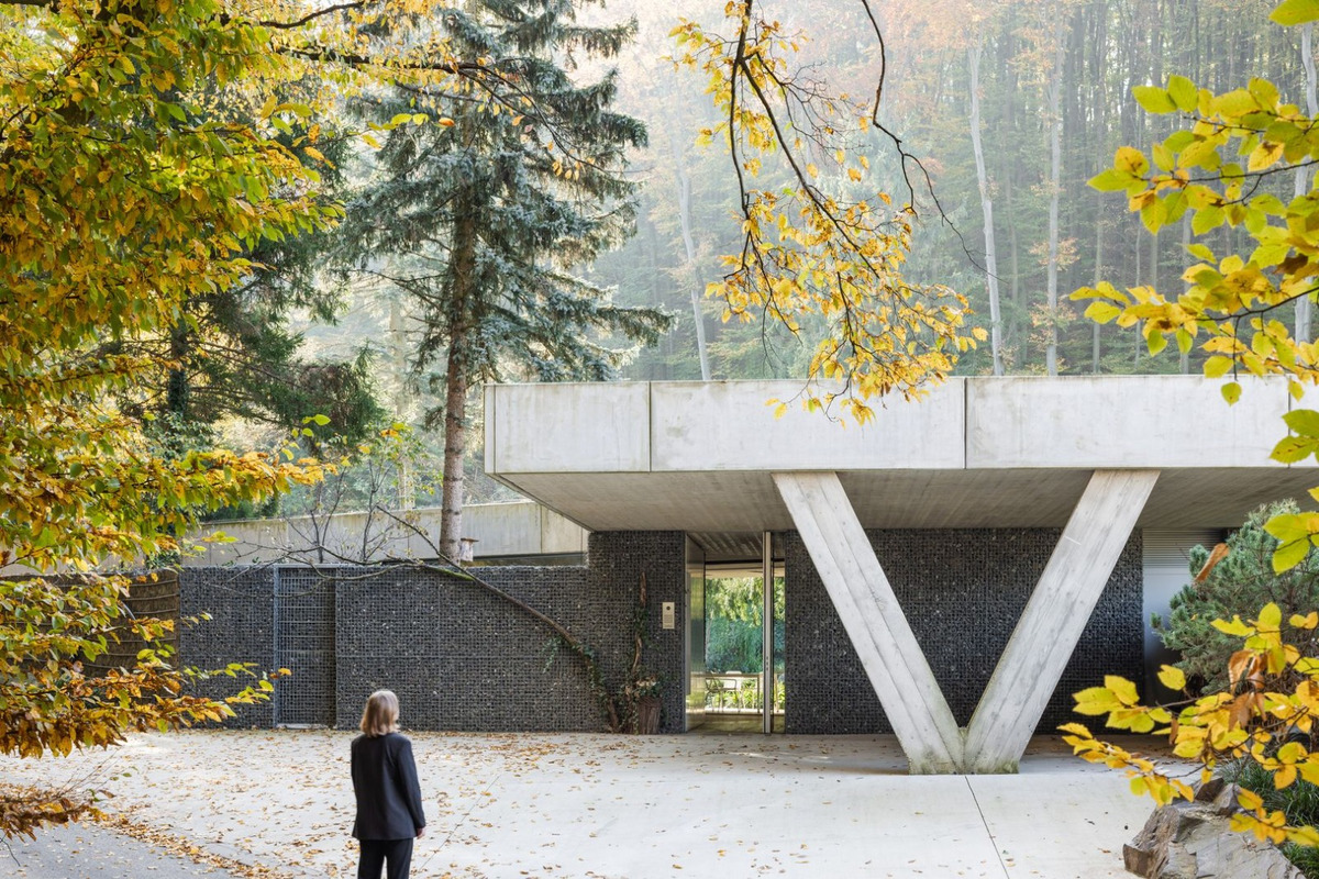 FOTO: Pri Piešťanoch sa nachádza dom priamo uprostred lesa, foto 7