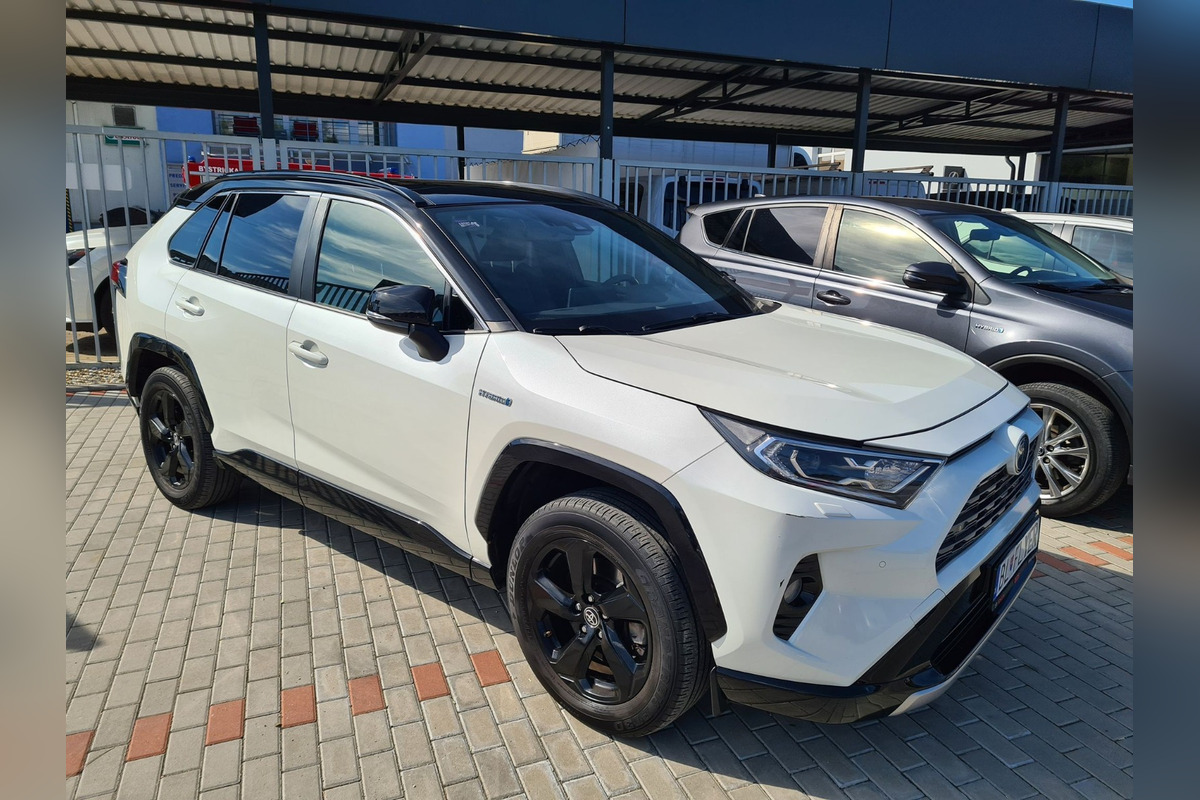 FOTO: Zlodeji odcudzili auto z oploteného areálu v Piešťanoch. Nevideli ste ho?, foto 3