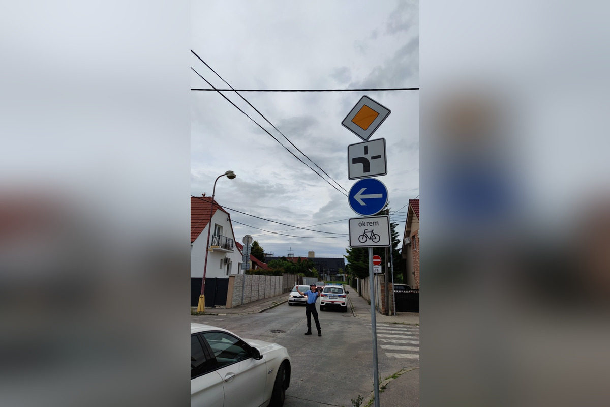 FOTO: V Trnave osadili nové dopravné značky. Vodiči kritikou nešetria, foto 1
