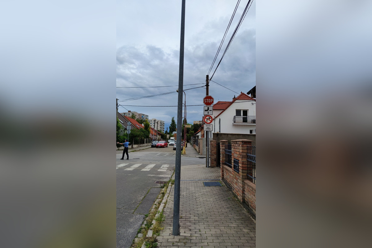 FOTO: V Trnave osadili nové dopravné značky. Vodiči kritikou nešetria, foto 4