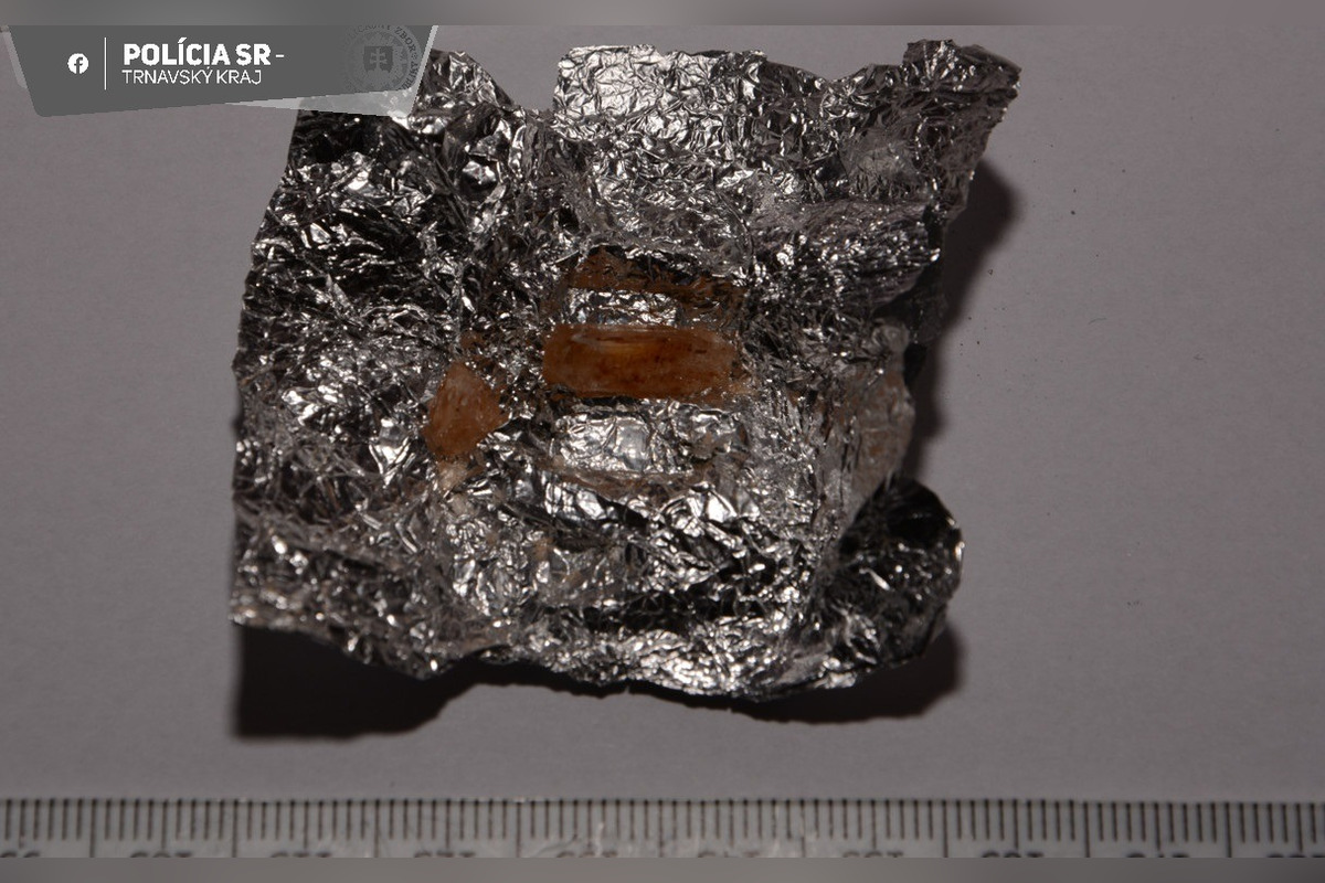 FOTO: Policajti v galantskom okrese odhalili drogový biznis, stáli za ním dve ženy, foto 4