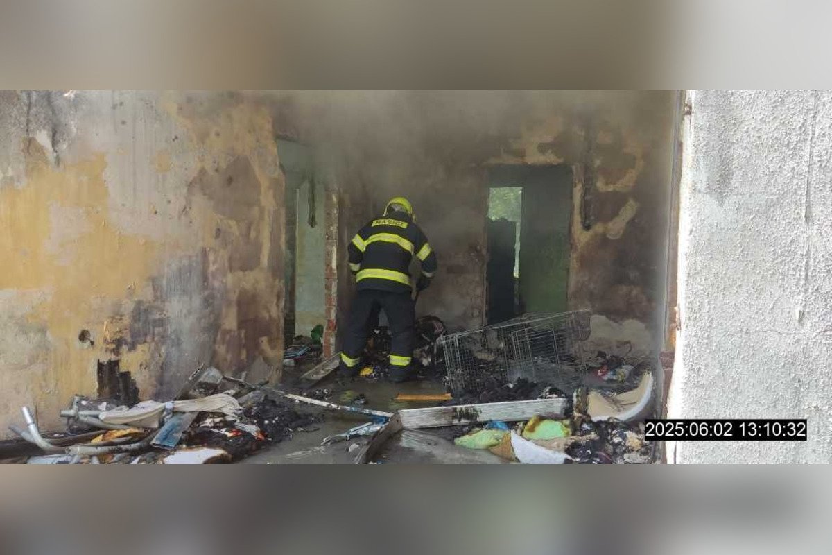 FOTO: V Seredi došlo k požiaru v opustenom areáli bývalého Milexu, foto 1