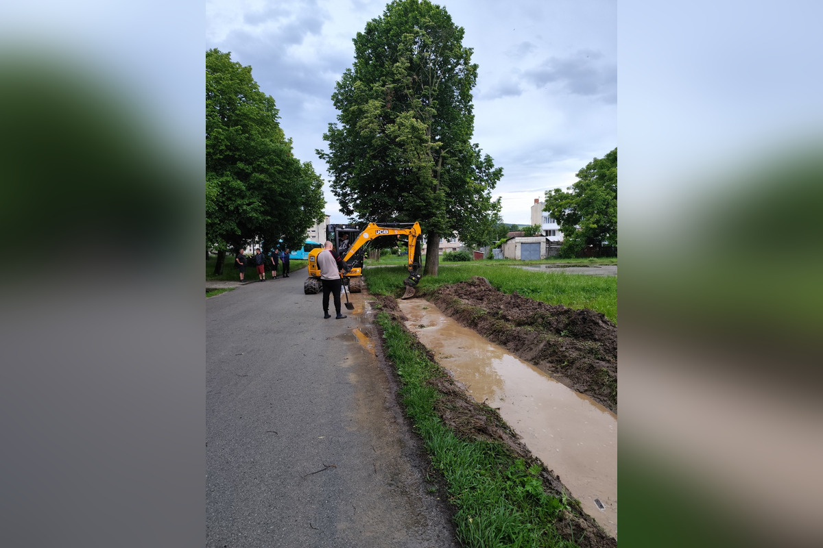 FOTO: V Radošovciach intenzívne búrky zaplavili časti obce, foto 3