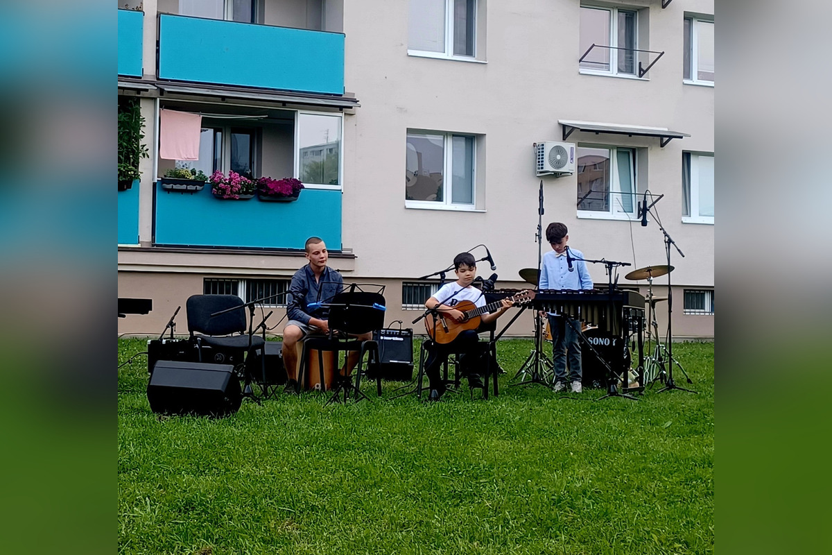 FOTO: Na Agátke to ožilo koncertom, ktorý zorganizovala miesta komunita, foto 2