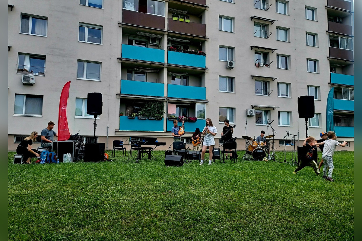 FOTO: Na Agátke to ožilo koncertom, ktorý zorganizovala miesta komunita, foto 3