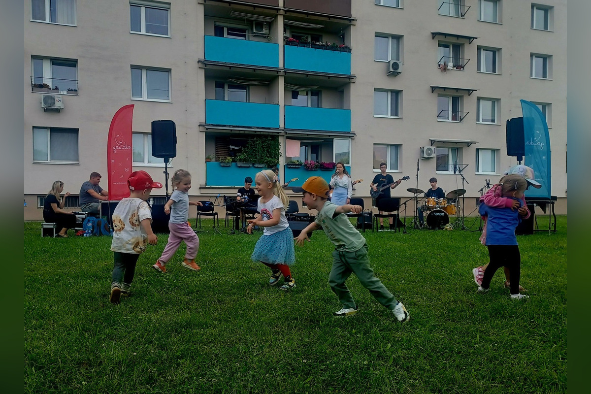 FOTO: Na Agátke to ožilo koncertom, ktorý zorganizovala miesta komunita, foto 4