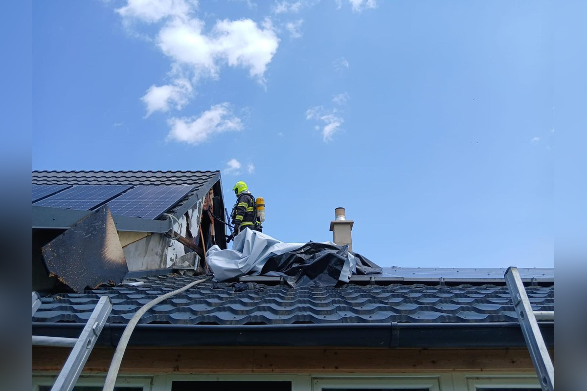 FOTO: Požiar prístavby spôsobil škodu vo výške 200-tisíc eur, foto 2