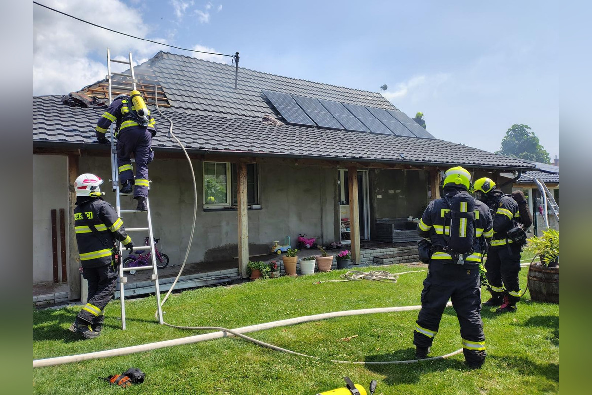FOTO: Požiar prístavby spôsobil škodu vo výške 200-tisíc eur, foto 3