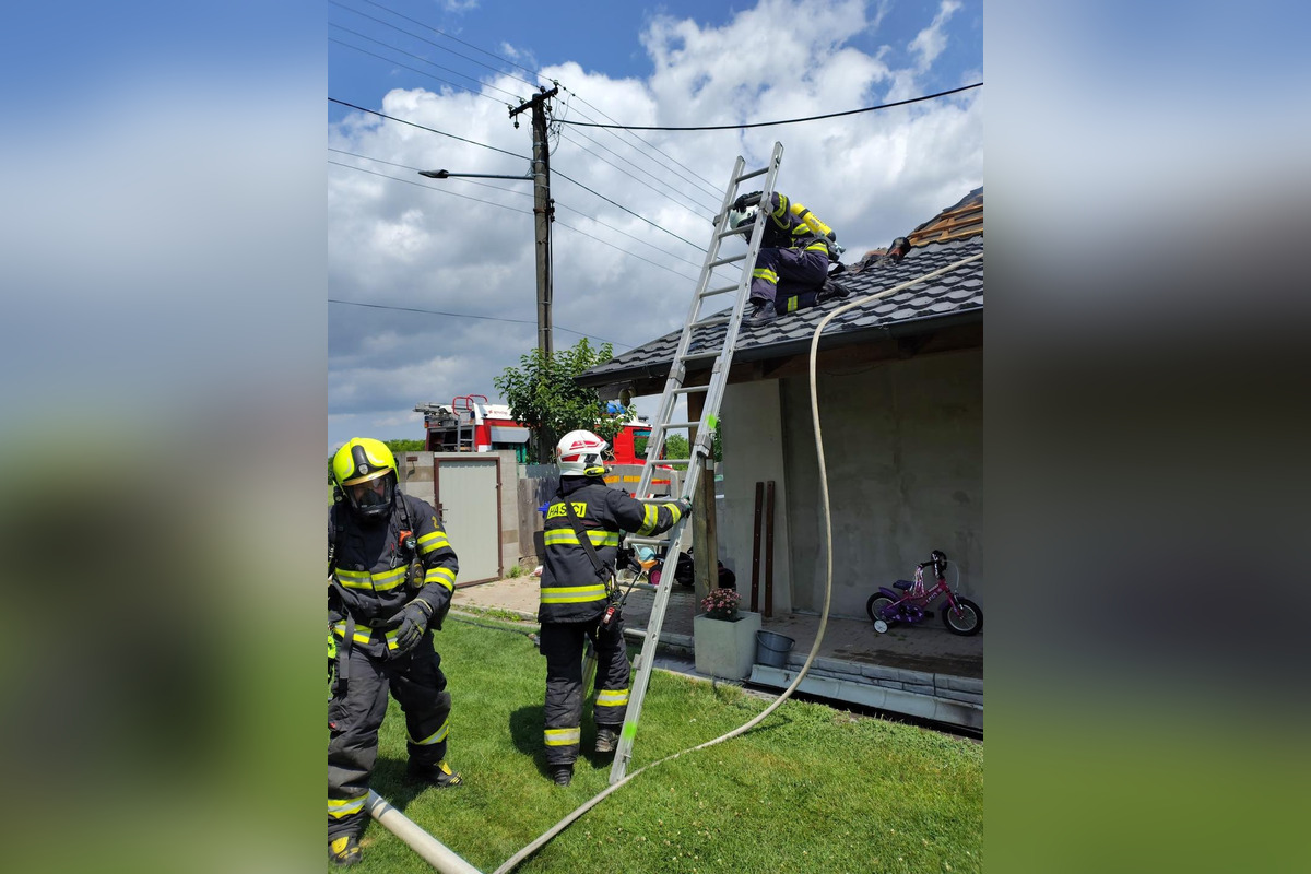 FOTO: Požiar prístavby spôsobil škodu vo výške 200-tisíc eur, foto 4