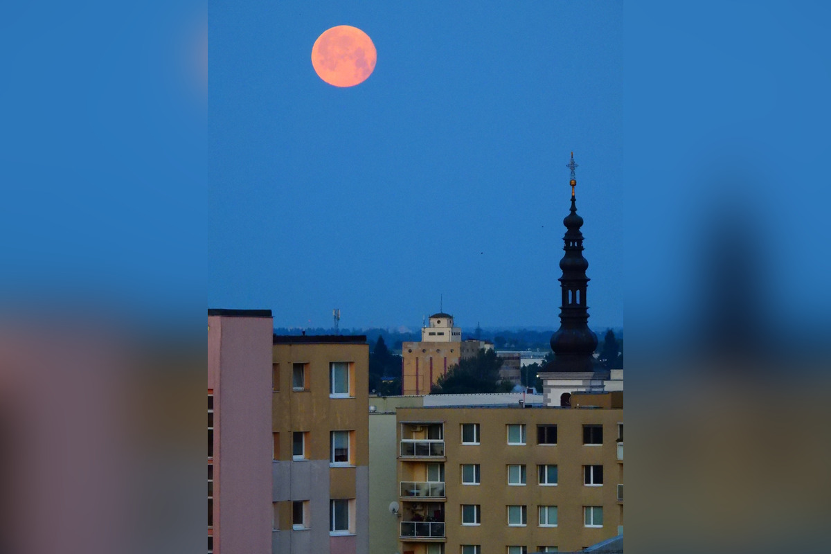 FOTO: Jahodový spln mesiaca nad Trnavou, foto 4