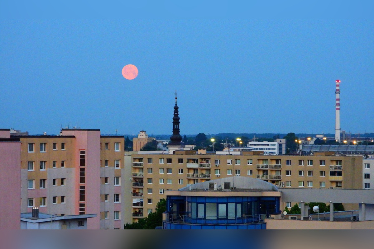 FOTO: Jahodový spln mesiaca nad Trnavou, foto 5