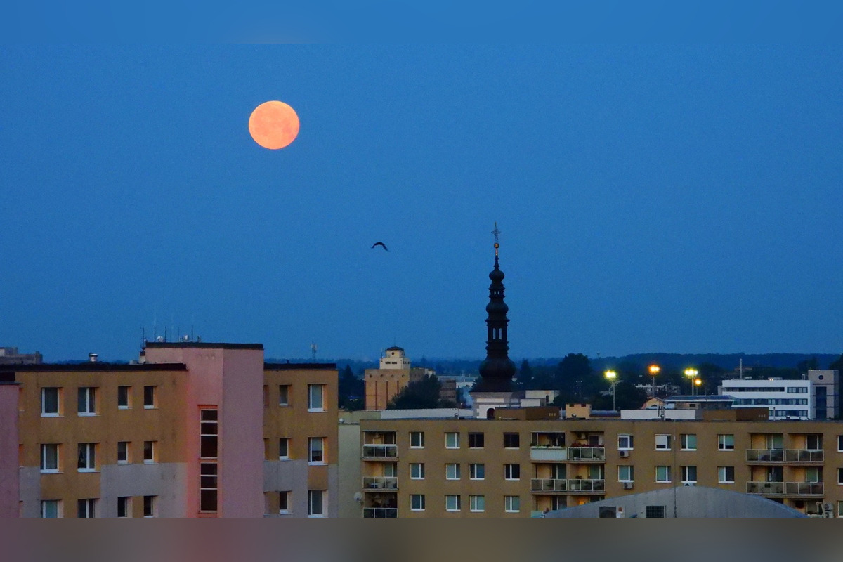 FOTO: Jahodový spln mesiaca nad Trnavou, foto 6