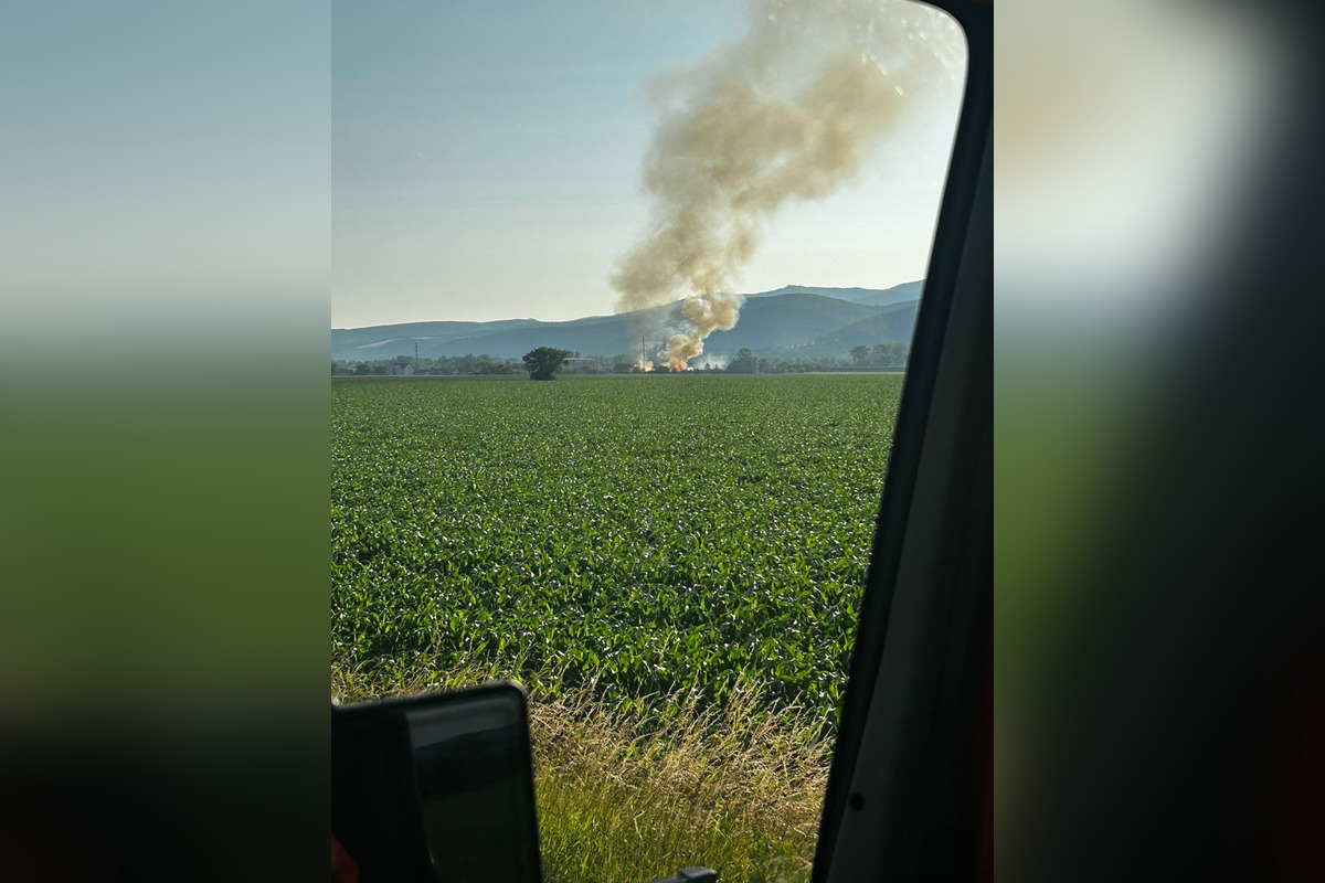 FOTO: Obyvateľov Piešťan znepokojil nepríjemný zápach a hustý dym. Spôsobil ho požiar v susednom kraji, foto 1