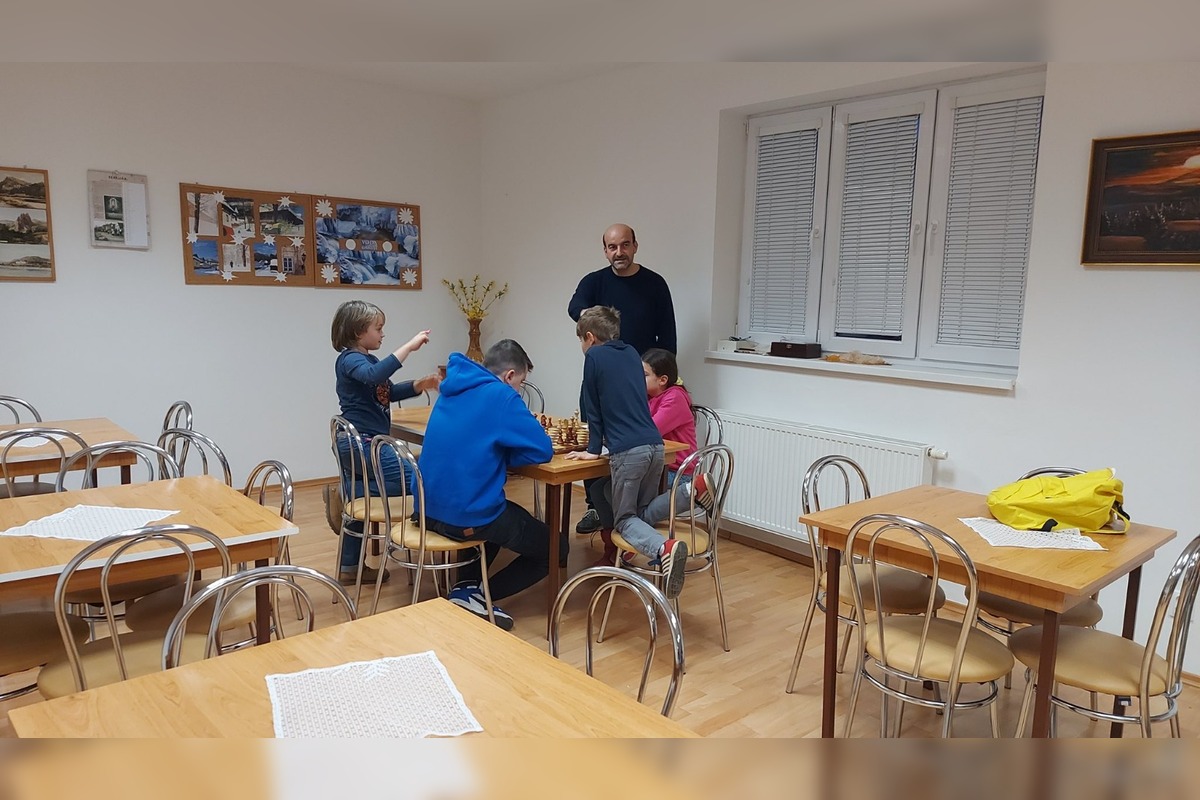 FOTO: Zomrel obľúbený tréner šachu Trnavčanov Roman Kozinka, foto 3