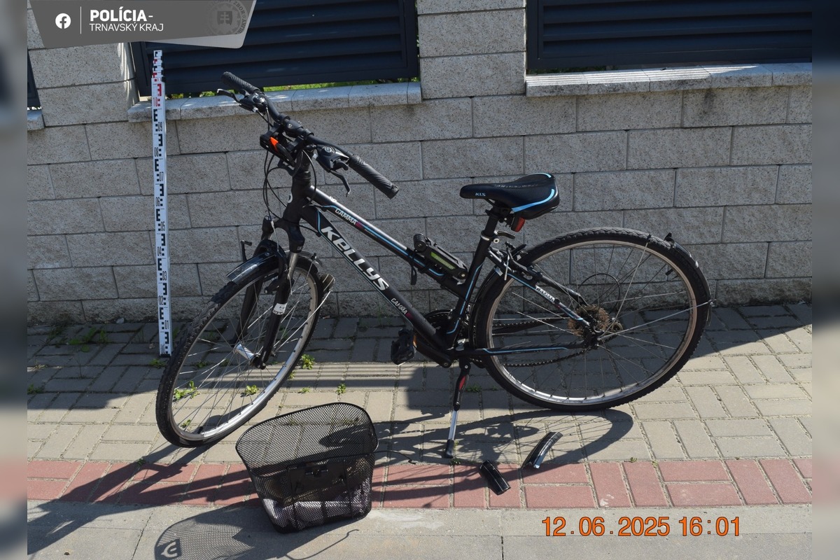 FOTO: Polícia hľadá svedkov nehody, pri ktorej sa zranila staršia cyklistka, foto 3