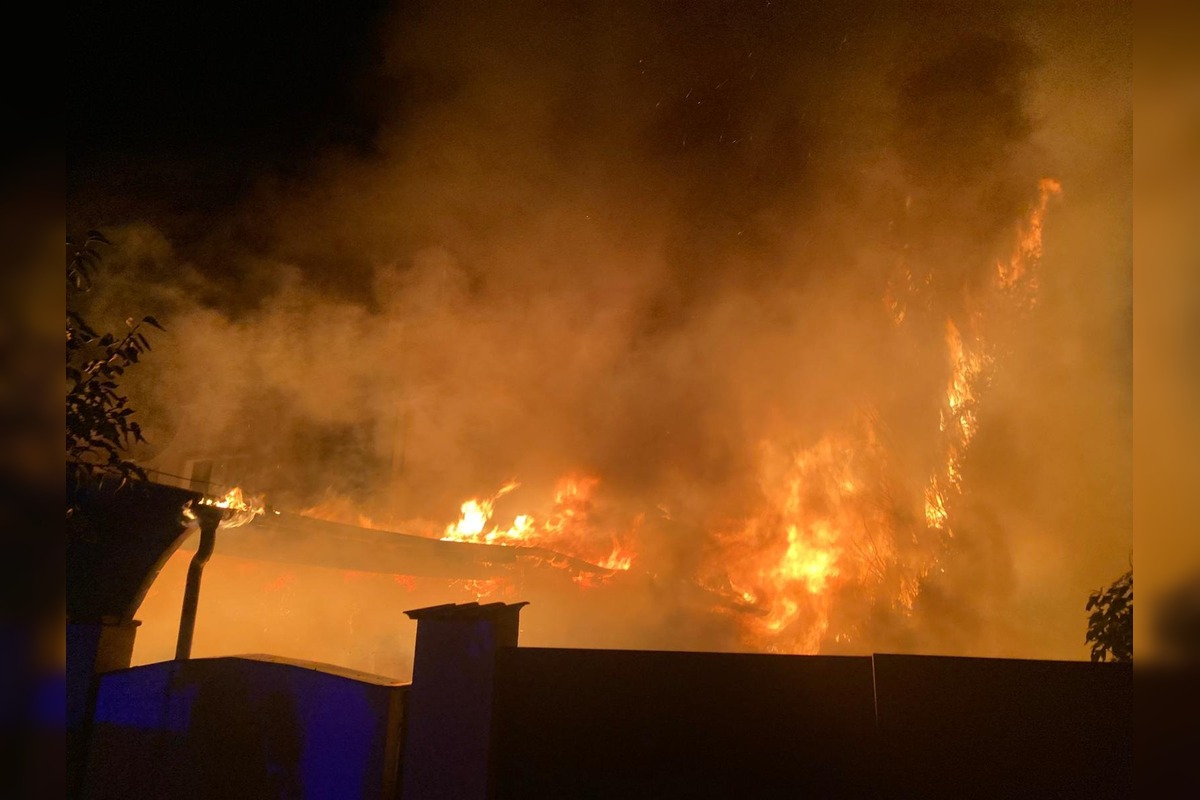 FOTO: Požiar rodinného domu v Dunajskej Strede spôsobil škodu 300-tisíc eur, foto 3