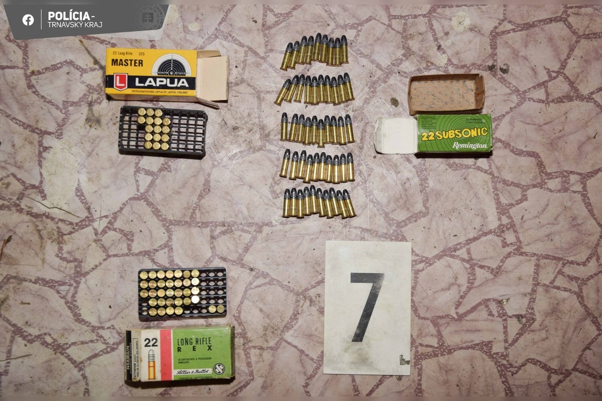 FOTO: Policajti z Dunajskej Stredy zadržali dvoch dílerov, foto 3