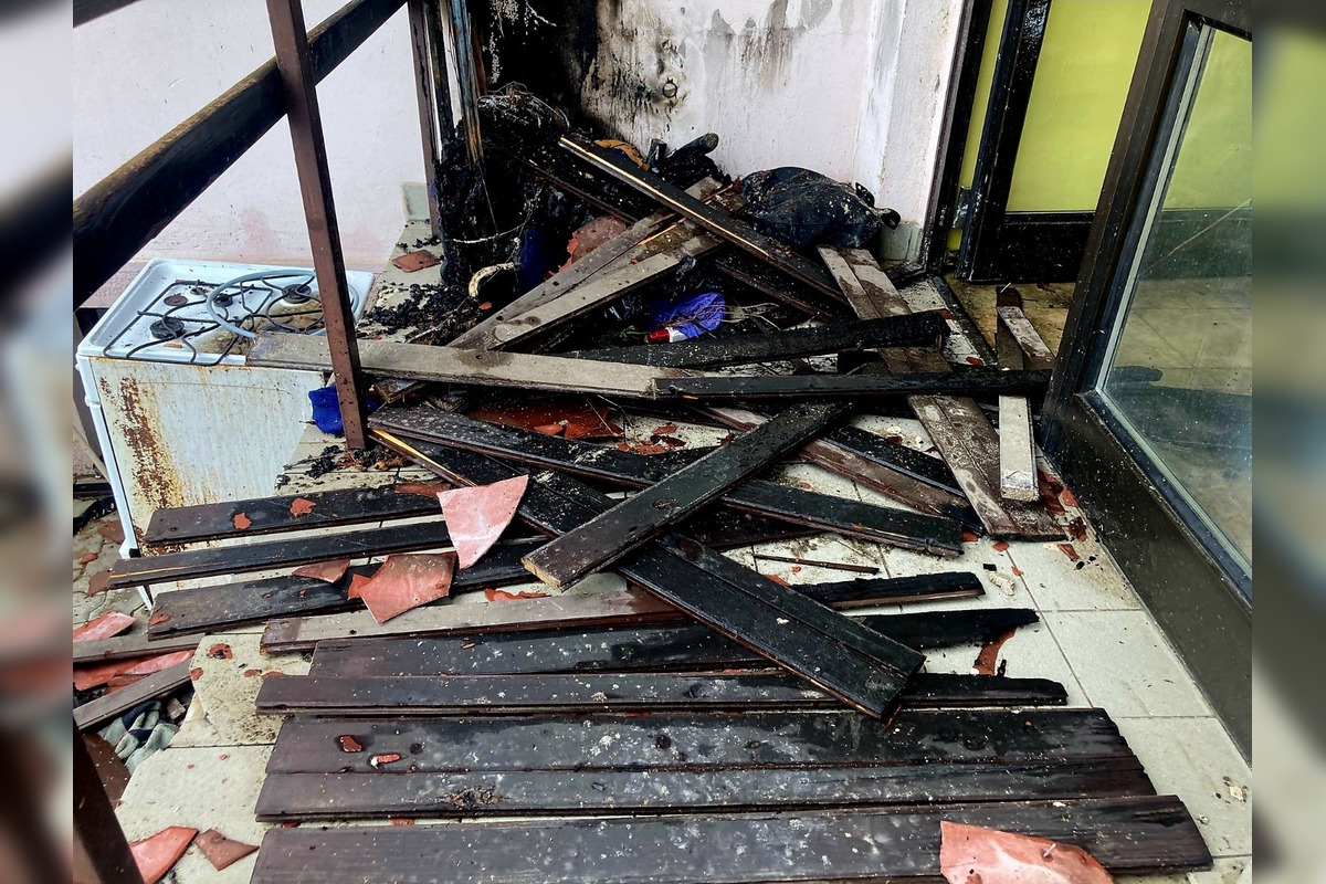 FOTO: V Dunajskej Strede vypukol požiar podkrovia ubytovne, foto 2