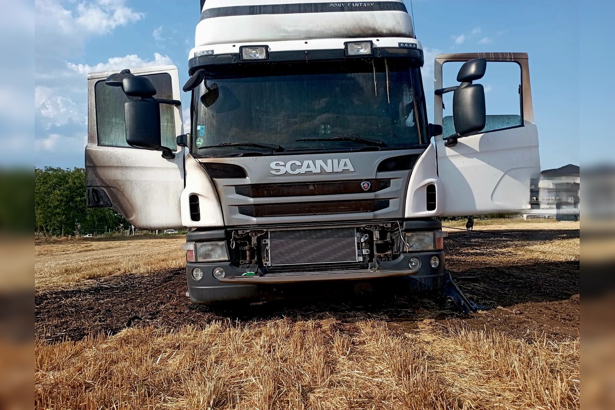 FOTO: Hasiči zasahovali v Košolnej, plamene tam pohltili nákladné vozidlo, foto 1