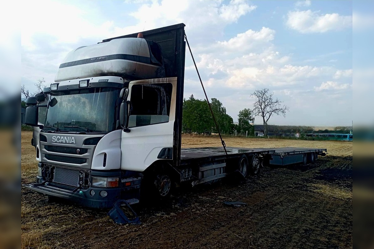 FOTO: Hasiči zasahovali v Košolnej, plamene tam pohltili nákladné vozidlo, foto 2