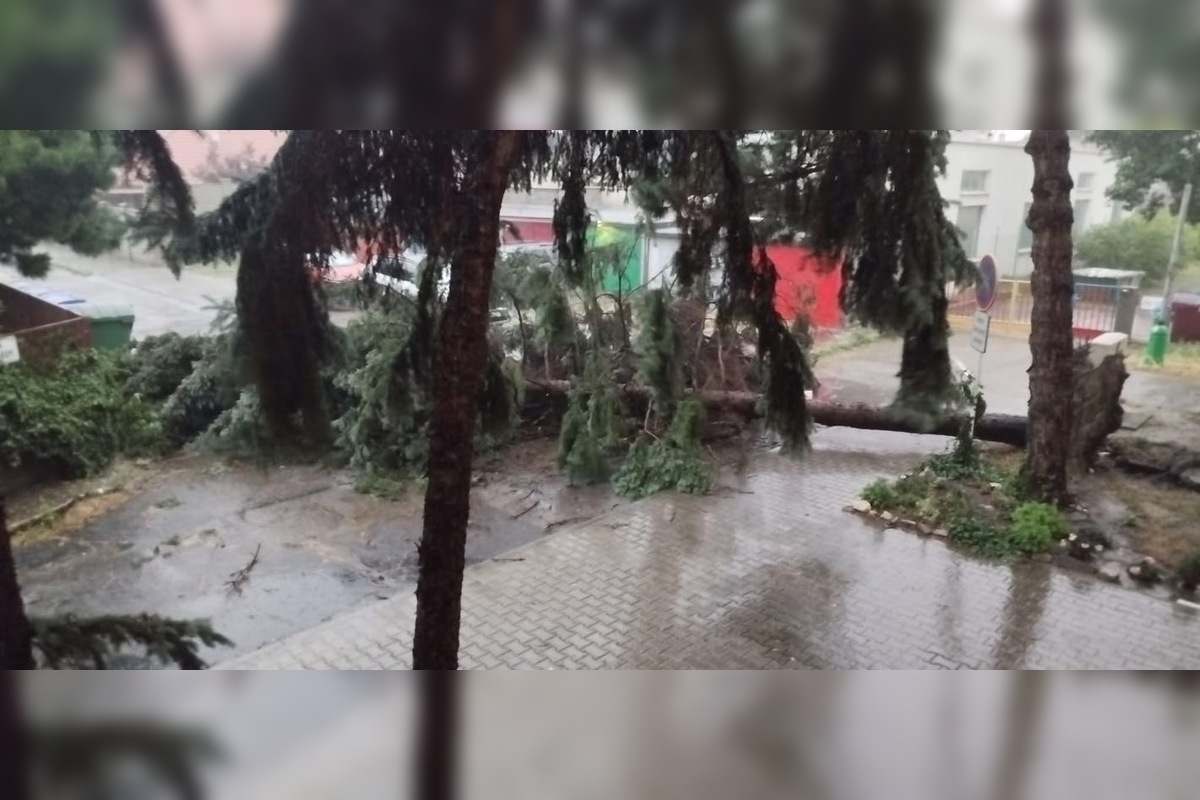 FOTO: Trnavou sa prehnala búrka, akú si nepamätajú ani najstarší obyvatelia, foto 4