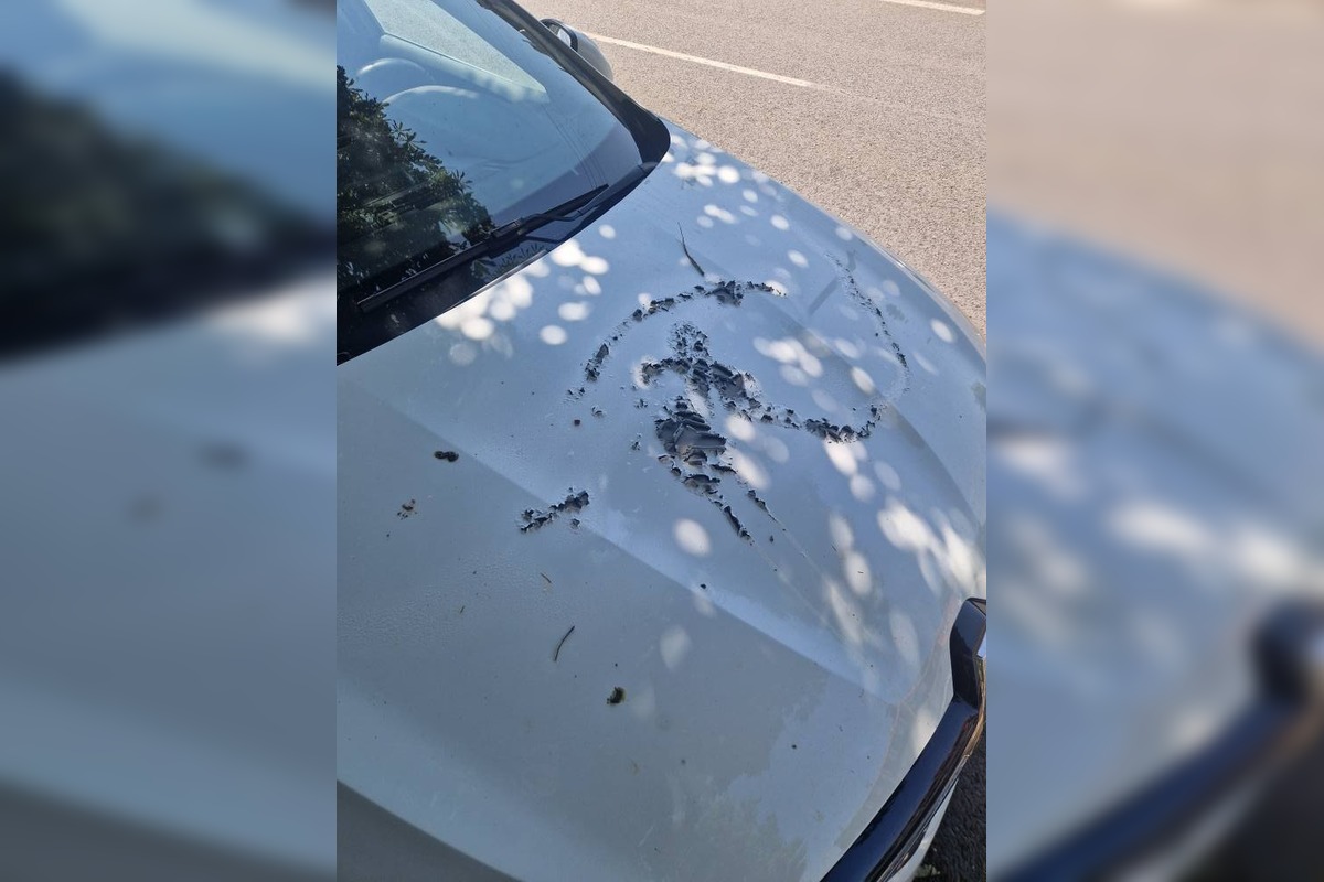 FOTO: Piešťancovi niekto poškodil auto neznámou chemikáliou, foto 3