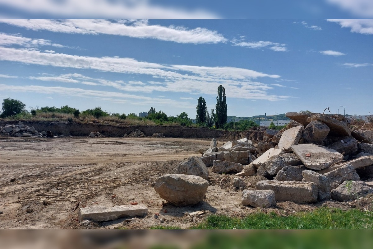 FOTO: Hlohovčanom prekvapila plocha, na ktorej vyzerá, že sa niečo bude stavať, foto 1