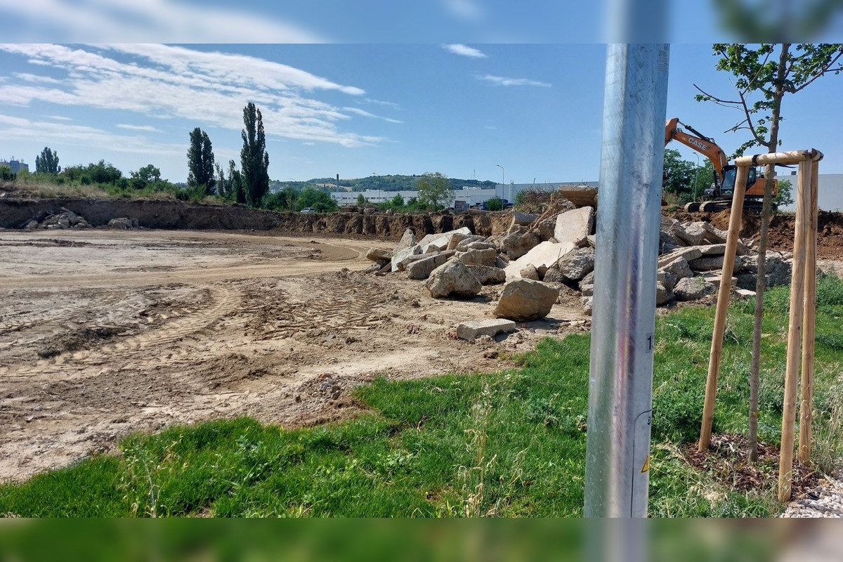 FOTO: Hlohovčanom prekvapila plocha, na ktorej vyzerá, že sa niečo bude stavať, foto 3