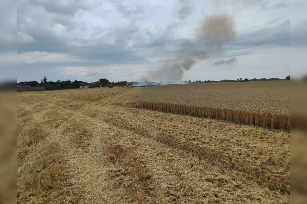 FOTO: Hasiči zasahovali pri požiari obilia, foto 5