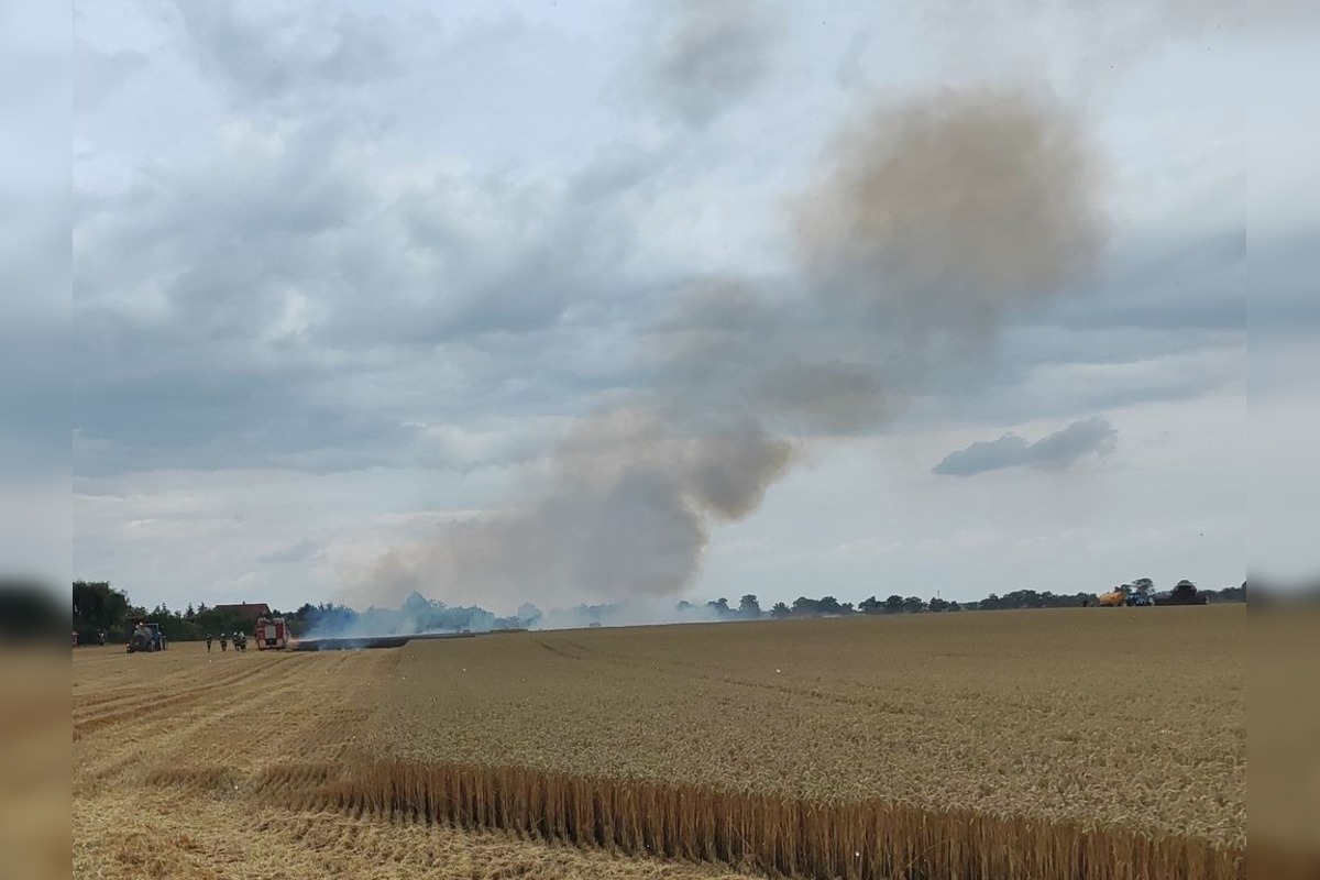 FOTO: Hasiči zasahovali pri požiari obilia, foto 7