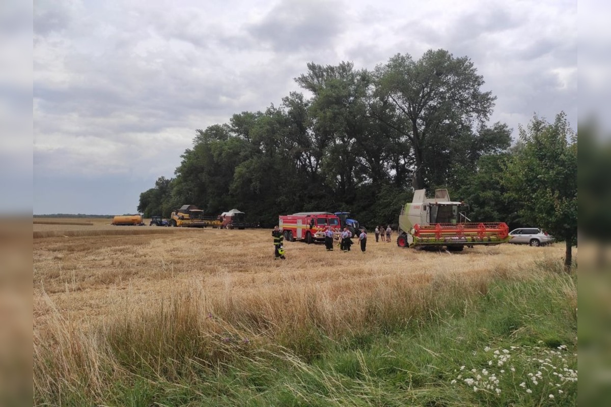 FOTO: Hasiči zasahovali pri požiari obilia, foto 8