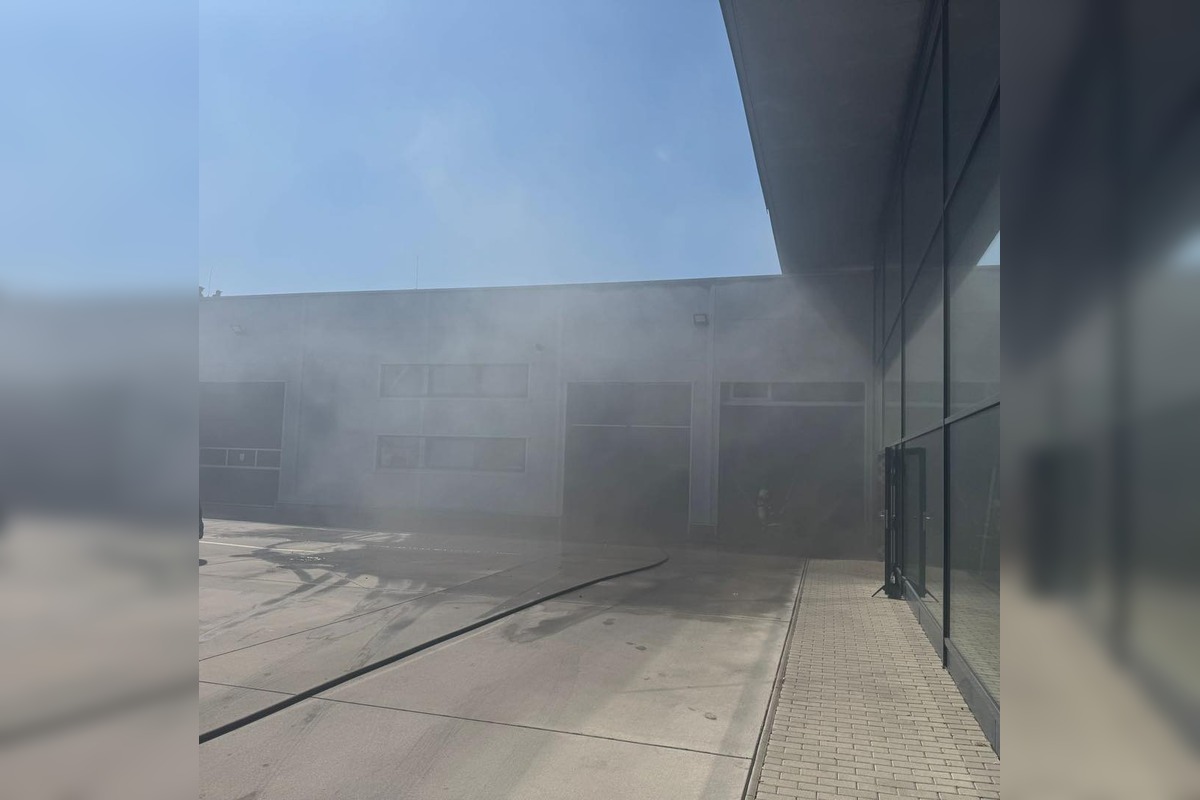 FOTO: Požiar autopredajne v Dunajskej Strede, foto 2