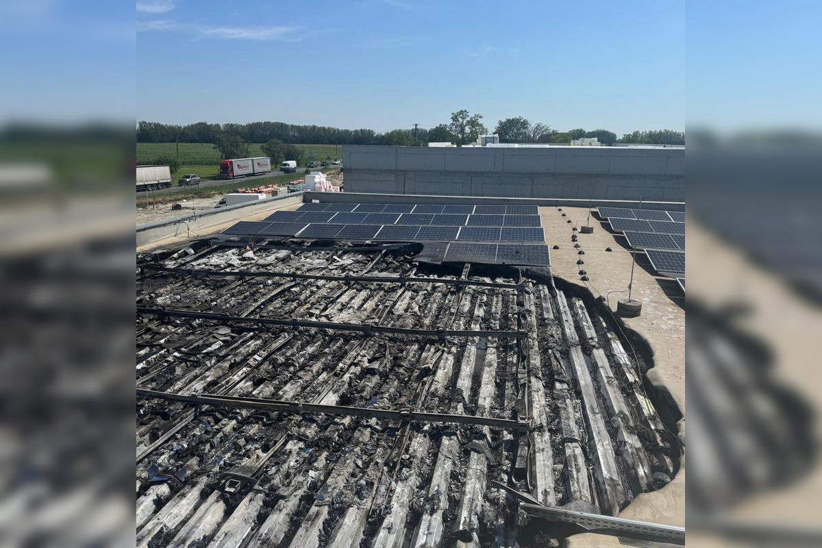 FOTO: Požiar autopredajne v Dunajskej Strede, foto 3