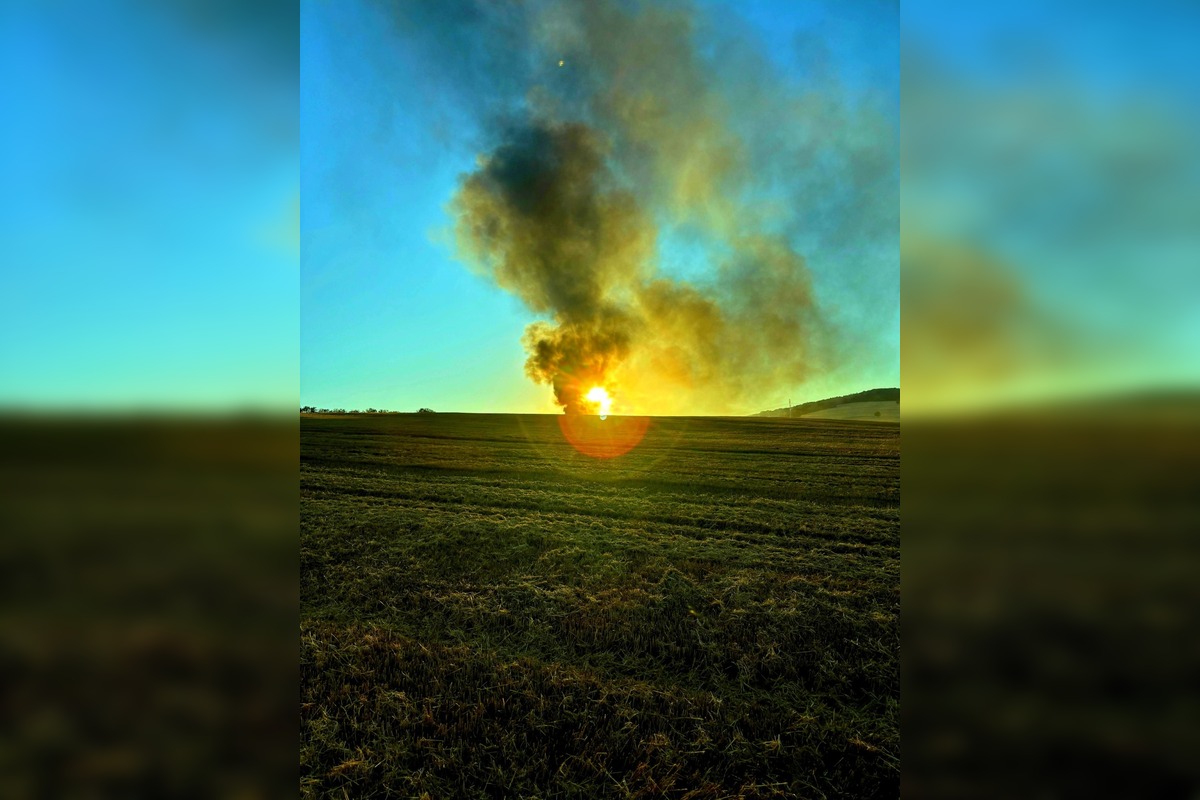 FOTO: Požiar kombajnu spôsobil škodu za 100-tisíc eur, foto 1