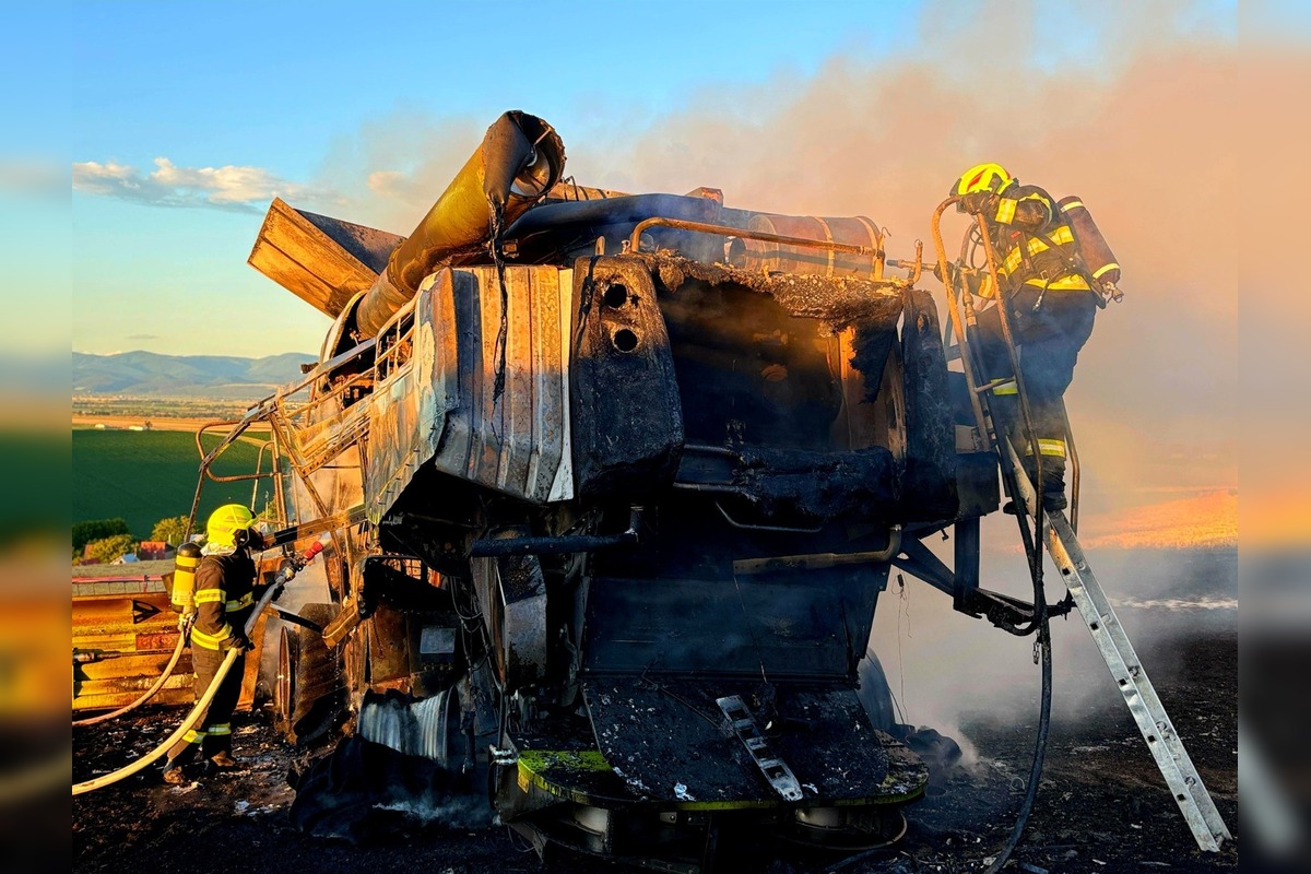 FOTO: Požiar kombajnu spôsobil škodu za 100-tisíc eur, foto 3