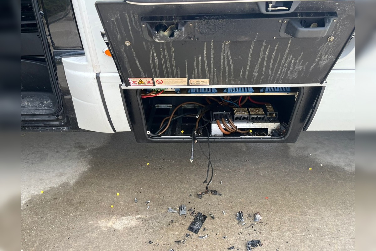 FOTO: Karavan v Šamoríne zachvátil požiar, na mieste zasahovali hasiči, foto 1