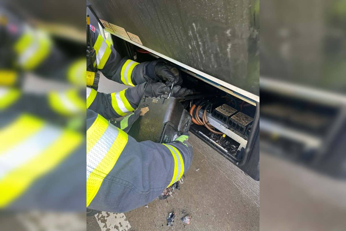 FOTO: Karavan v Šamoríne zachvátil požiar, na mieste zasahovali hasiči, foto 2