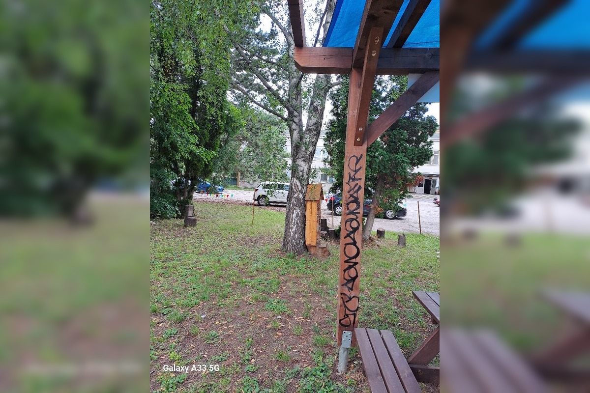 FOTO: Vandali pokreslili altánok v Trnave, foto 1